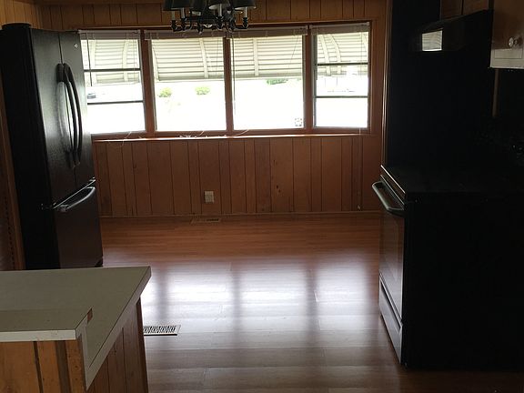 3rd image of 1902 E Cove Ct