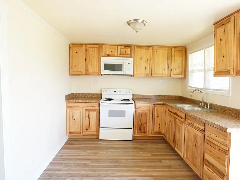 3017 Chestnut St — Photo 2