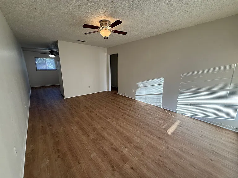 1506 Indian Trail — Photo 2