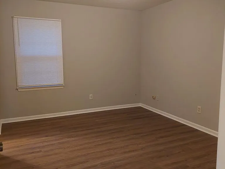 3062 Viking Dr — Photo 3