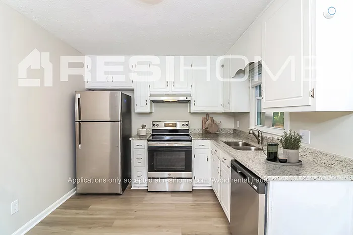 4 bed, 2.0 bath, 2048 sqft, $2,000 — Photo 2