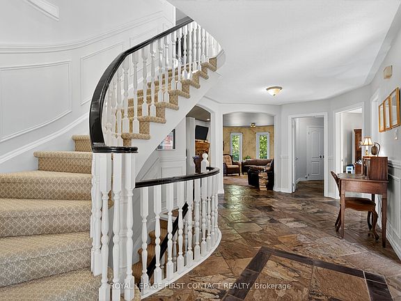 5th image of 26 Edgecombe Ter