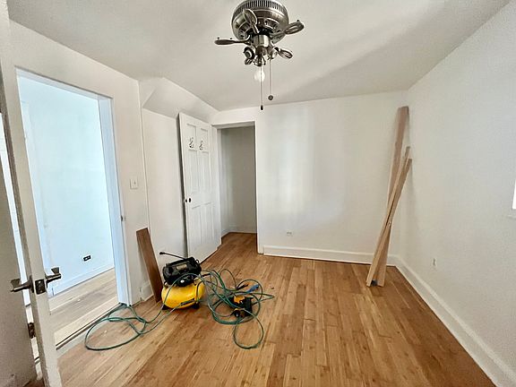 3rd image of 2548 Seymour Ave Floor 1