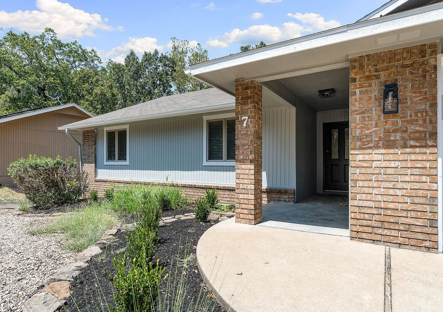 3 Bed / 2 Bath Home Located Near Bella Vista Recreation Center — Photo 4