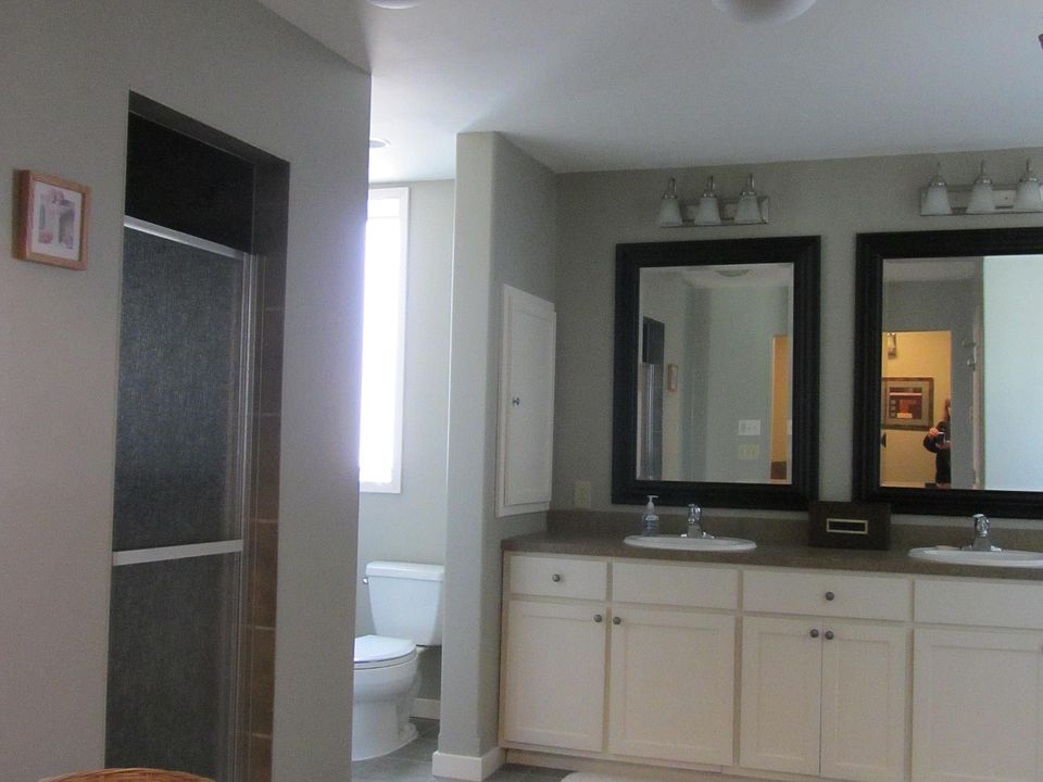 2nd floor bathroom suite