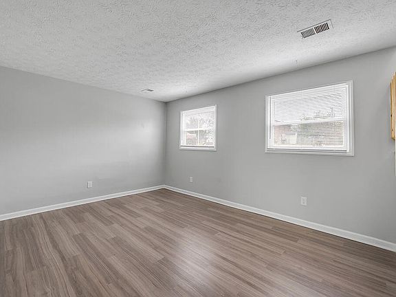 4th image of 406-408 Whispering Hills Dr