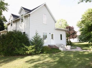 301 4th St SE, Hankinson, ND 58041