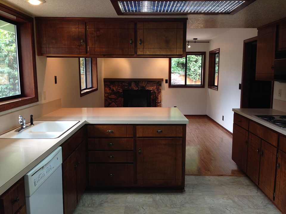 kitchen to dining area