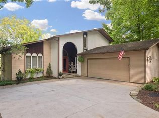 2974 Whispering Pines Dr, Canfield, OH