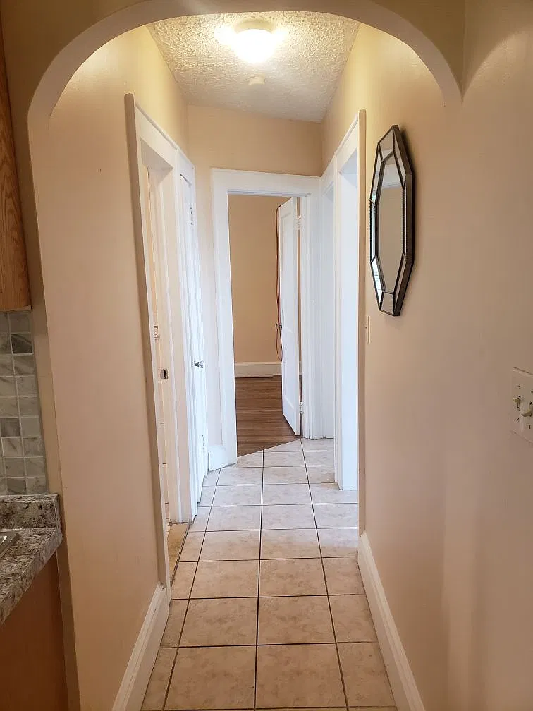 2 bed, 700 sqft, $2,300 — Photo 2