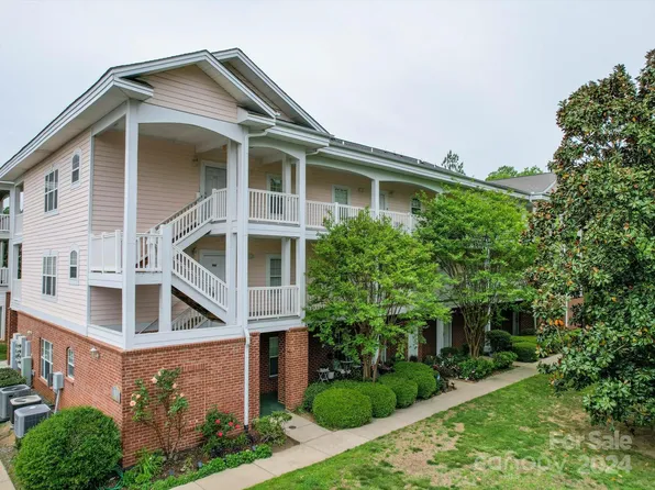 9323 Meadow Vista Rd, Charlotte, NC 28213