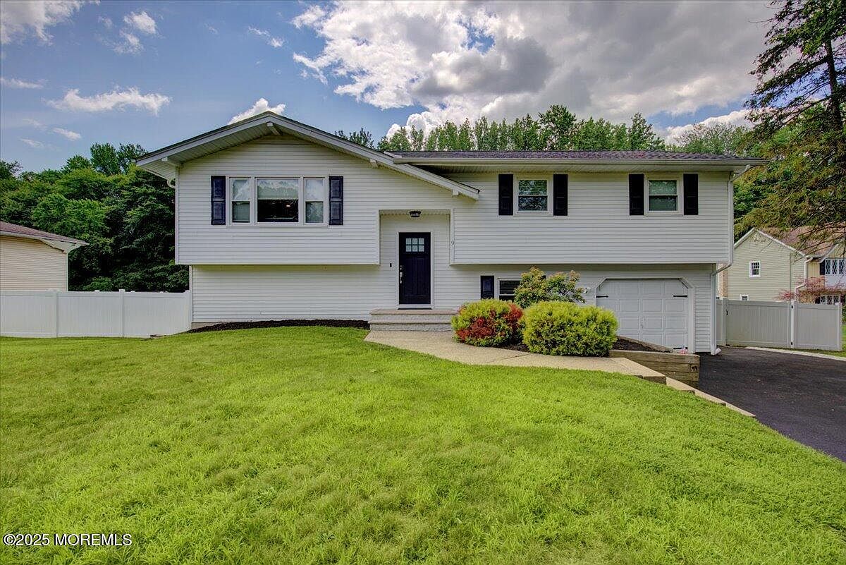 9 Hillside Terrace, Morganville, NJ 07751 | Zillow