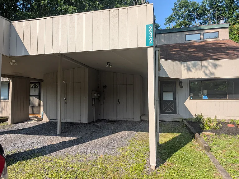 232 Evergreen Ct — Photo 1