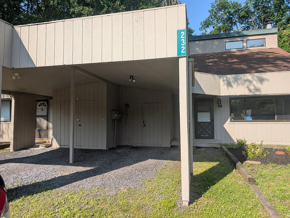 232 Evergreen Ct