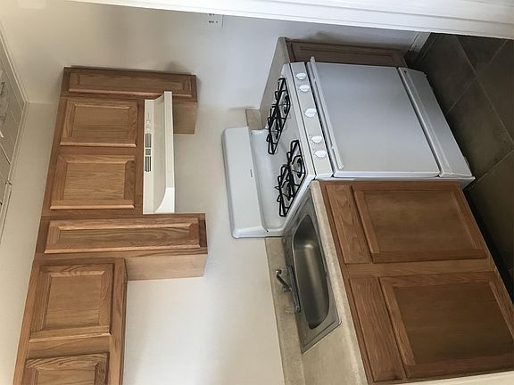 2nd image of 1028 Alvarado Dr SE APT 2