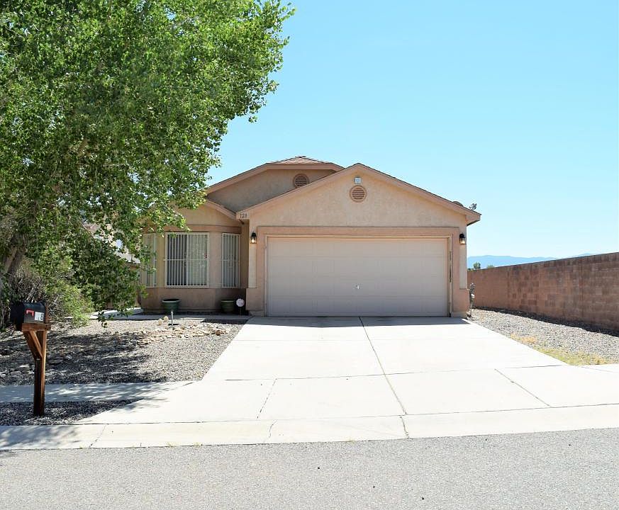 1st image of 128 Avenida Jardin