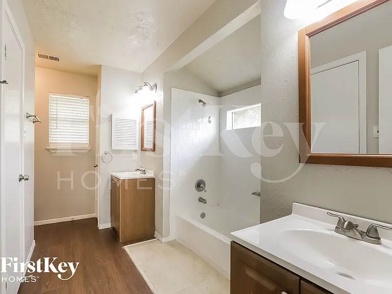 17522 Davenway Dr — Photo 10