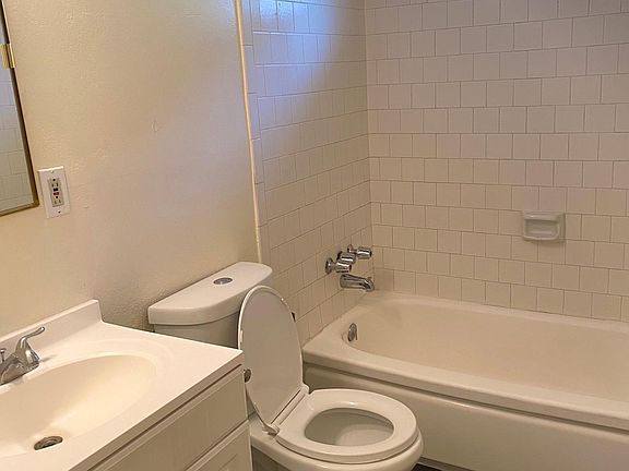 5th image of 135 N Wilson Ave #6
