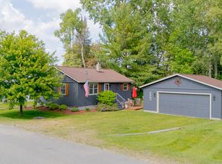 122 Pinewood Rd, Houghton Lake, MI 48629