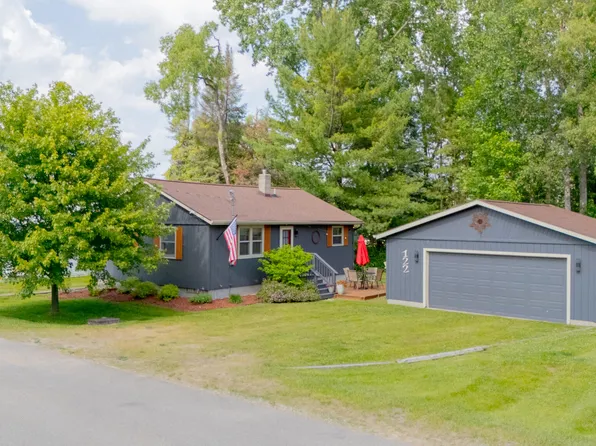 122 Pinewood Rd, Houghton Lake, MI 48629