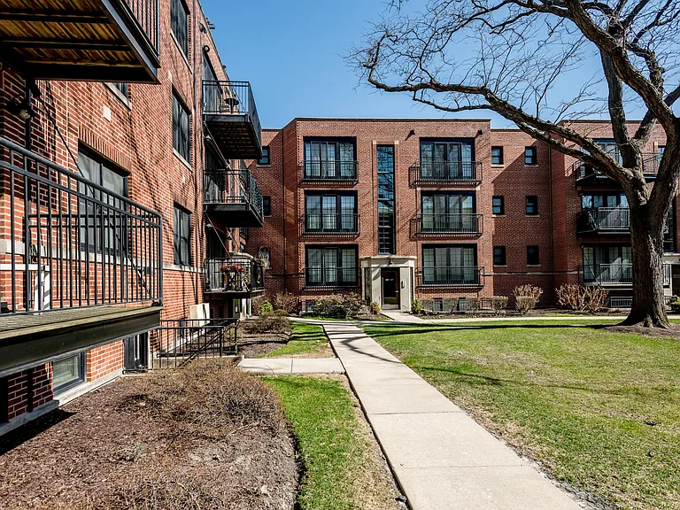 2 S. Greenwood — Photo 15