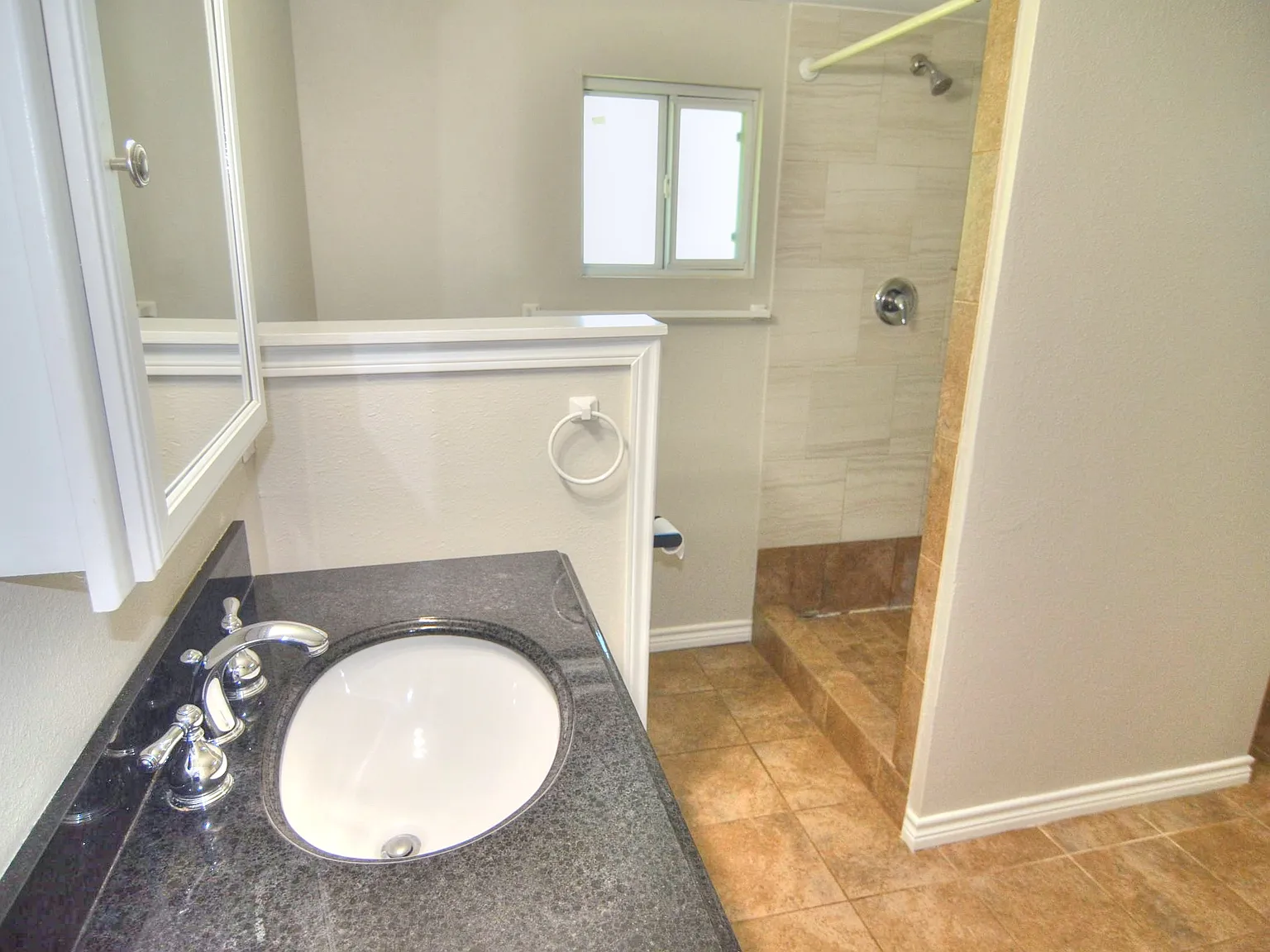 3 bed, 1417 sqft, $2,000 — Photo 3