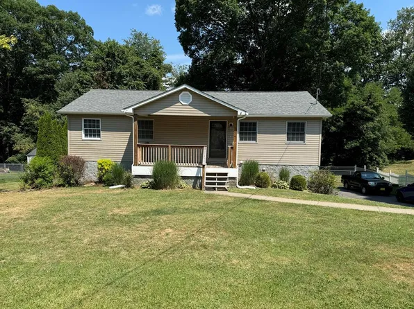 117 Greystone Dr, Beaver, WV 25813