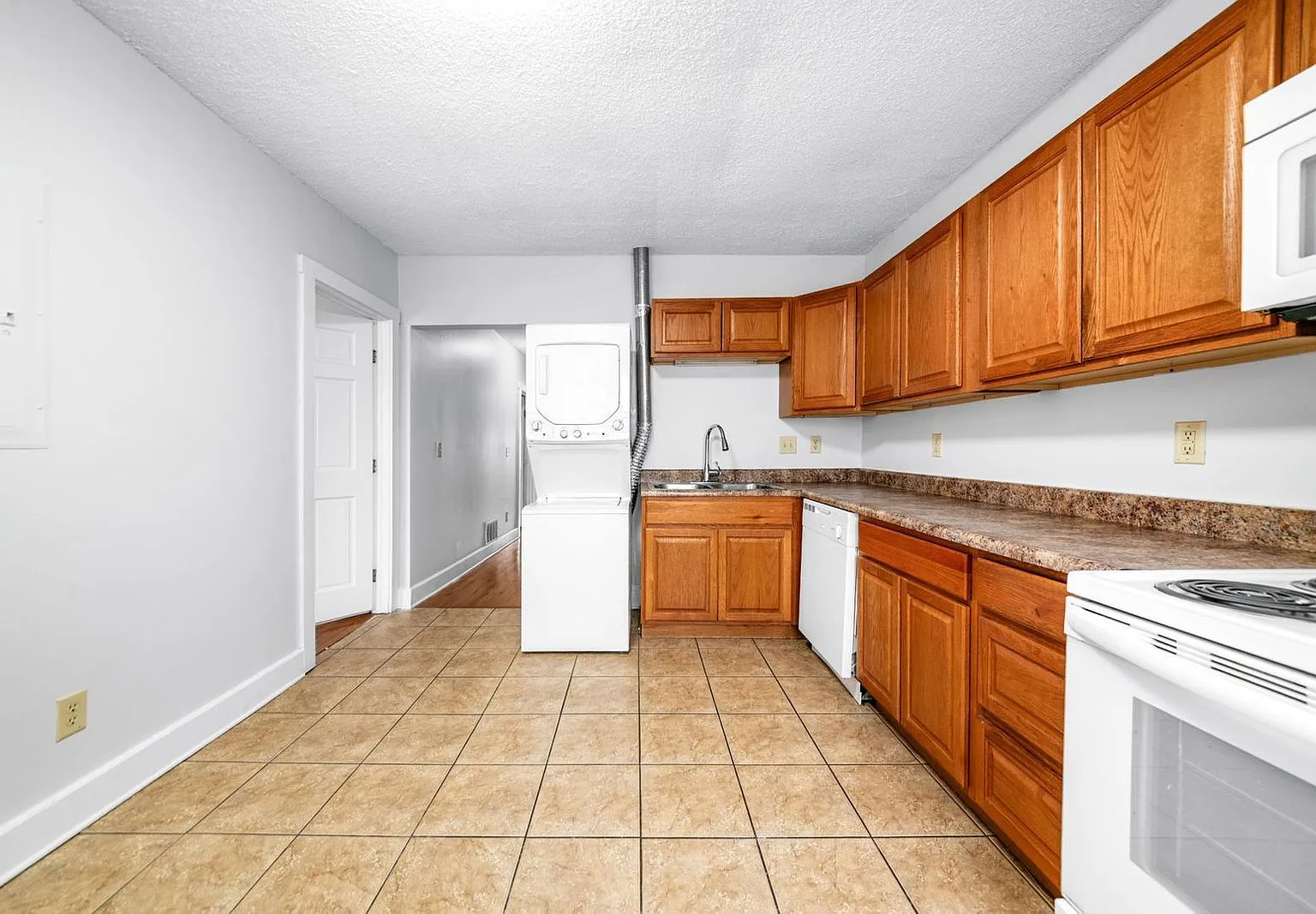 4 bed, 1.0 bath, $1,350 — Photo 4