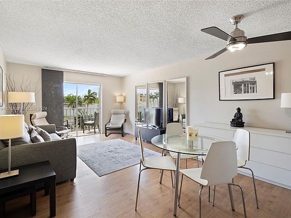 3rd image of 1428 Euclid Ave APT 303