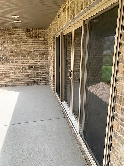 Building Photo - 834 E Crystal Ave