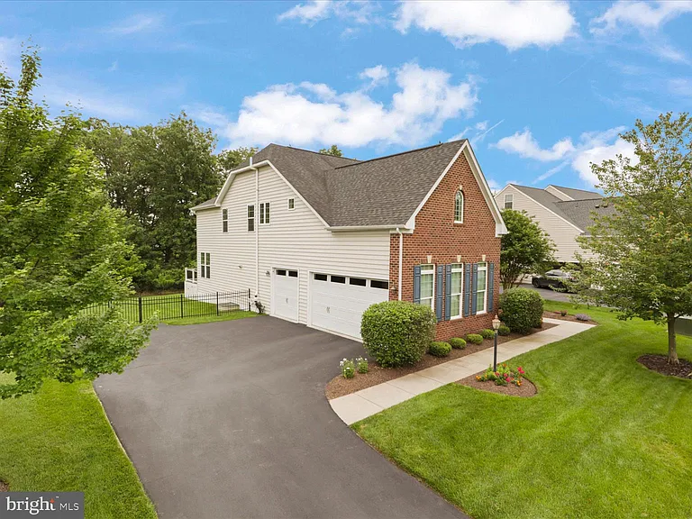 41595 Revival Dr — Photo 2