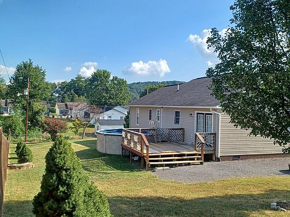 3rd image of 310 Reno St