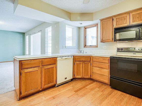 4th image of 2 Hartsfield Ln