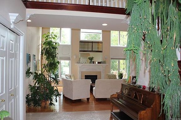 5th image of 53926 Carnation Dr