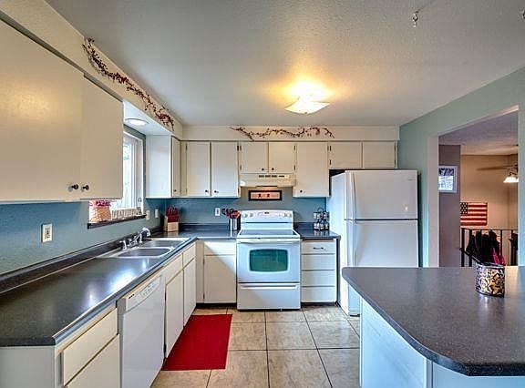 4th image of 3023 W Rockwell Ave