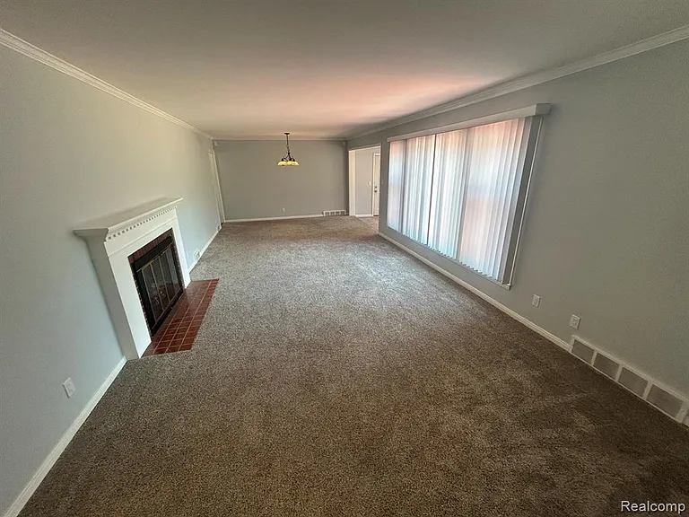 4121 Seminole Dr — Photo 6