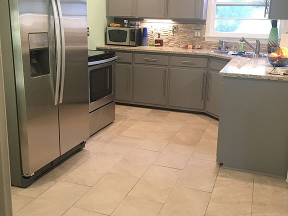 4th image of 3016 McMahan Blvd
