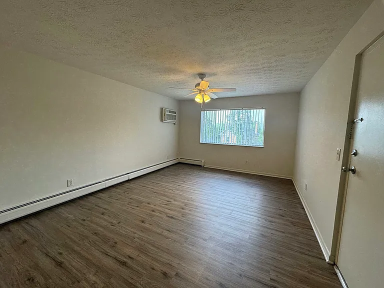 4438 Hamilton Ave #5 — Photo 2