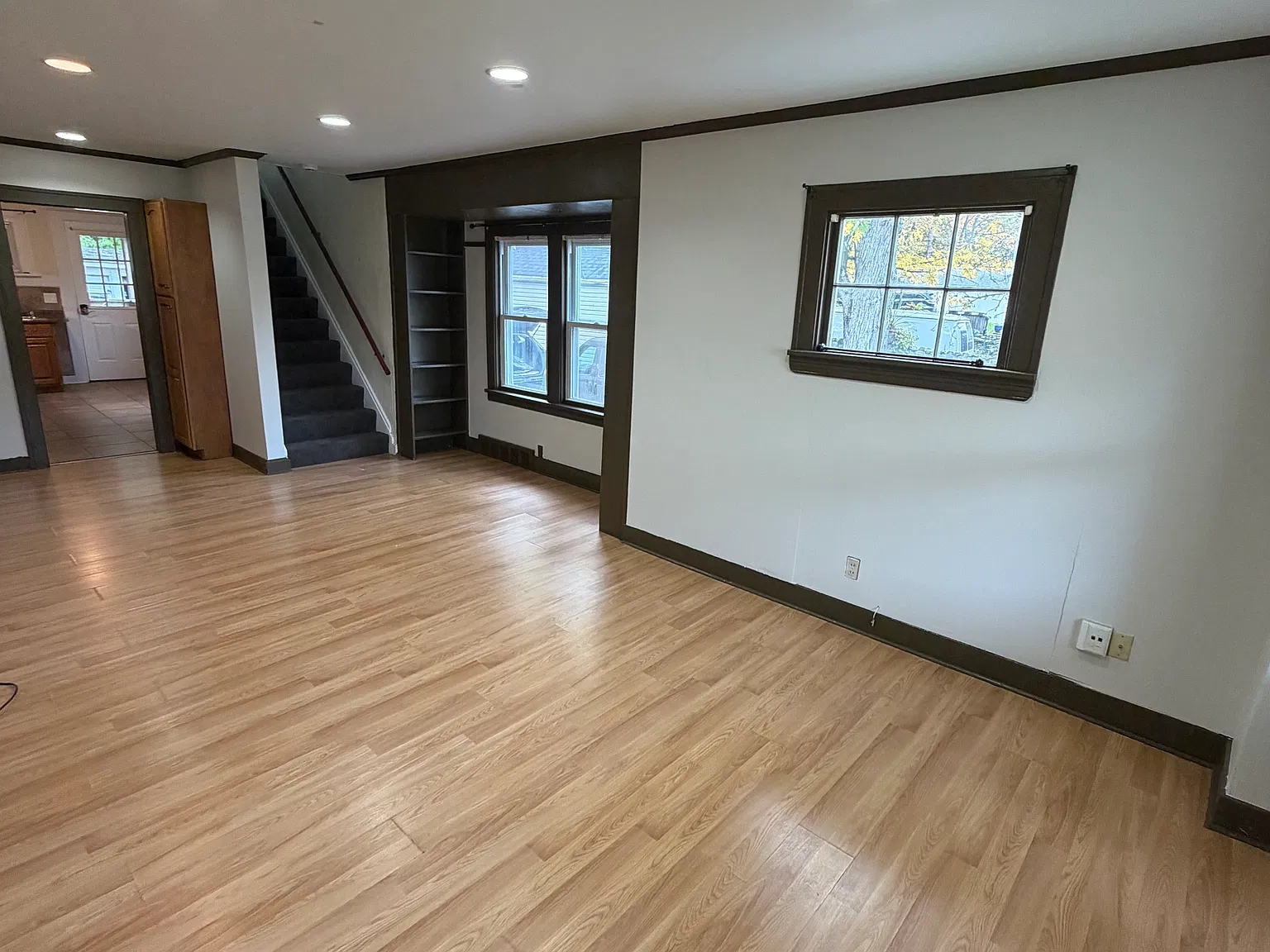 2 bed, 1100 sqft, $1,400 — Photo 2
