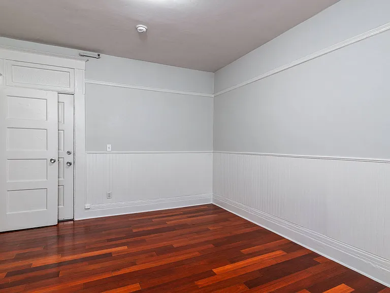 1008 Larkin — Photo 11
