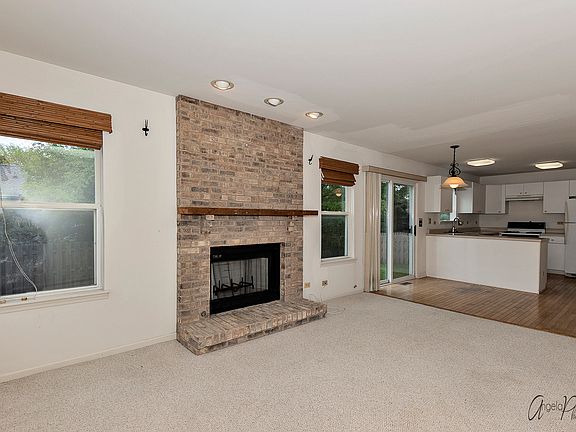 5th image of 2417 N Old Pond Ln