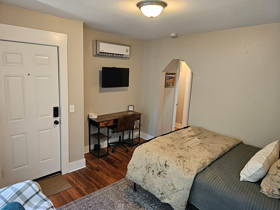 1st image of 525 E Manning St #2