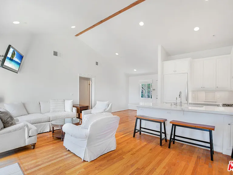 3855 Rambla Pacifico #D — Photo 16