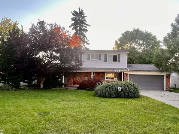 38431 Foxcroft St, Harrison Township, MI 48045