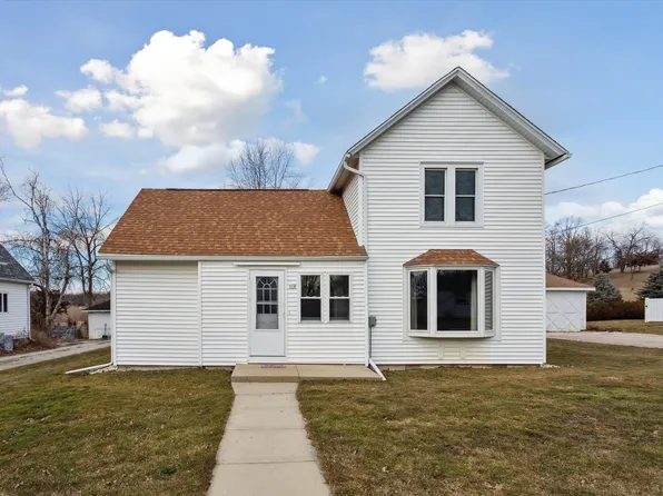 318 Franklin St, Genoa City, WI 53128