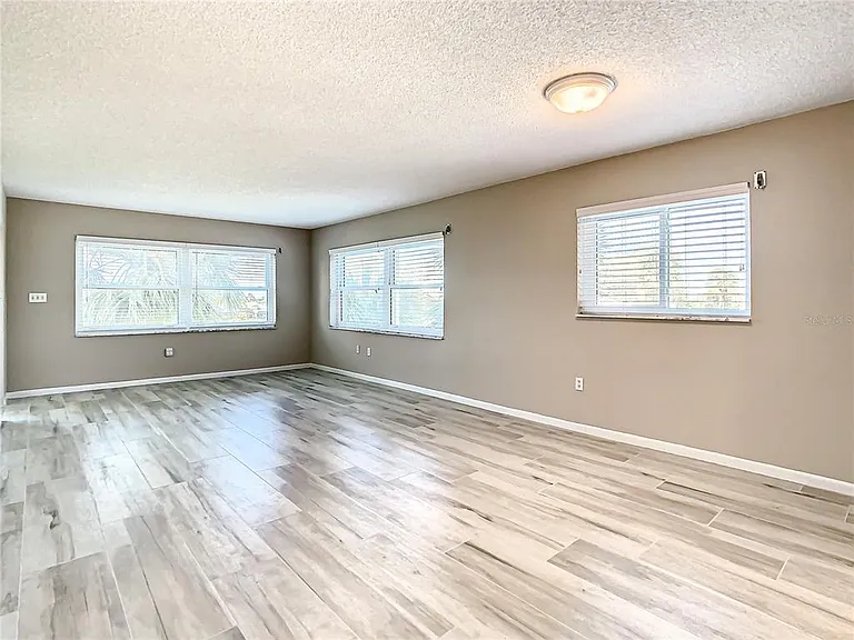4575 Cove Cir #309 — Photo 9