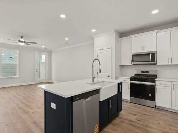 220 Lake Greenwood Blvd, Greenwood, SC 29649