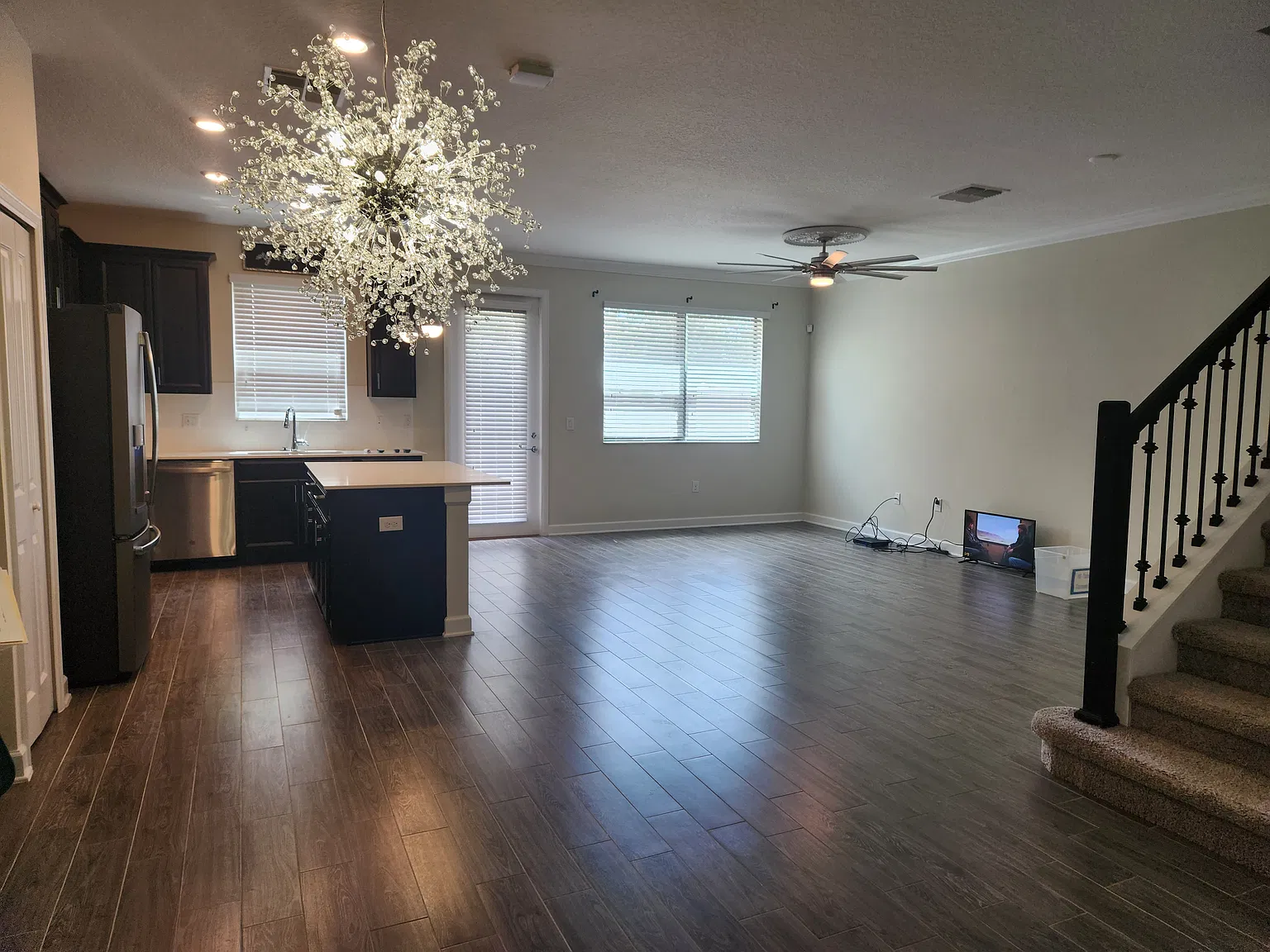 4 bed, 3.5 bath, 2026 sqft, $2,200 — Photo 3