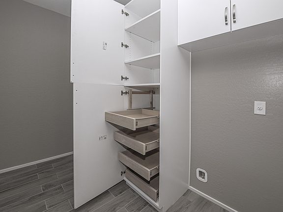 4th image of 2350 E Hidalgo Ave