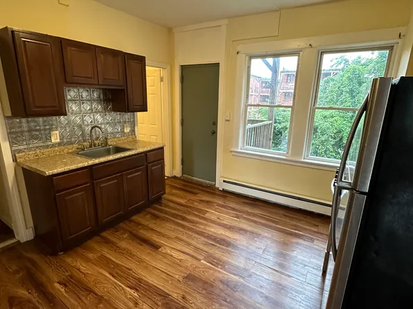 905 Park St, Hartford, CT